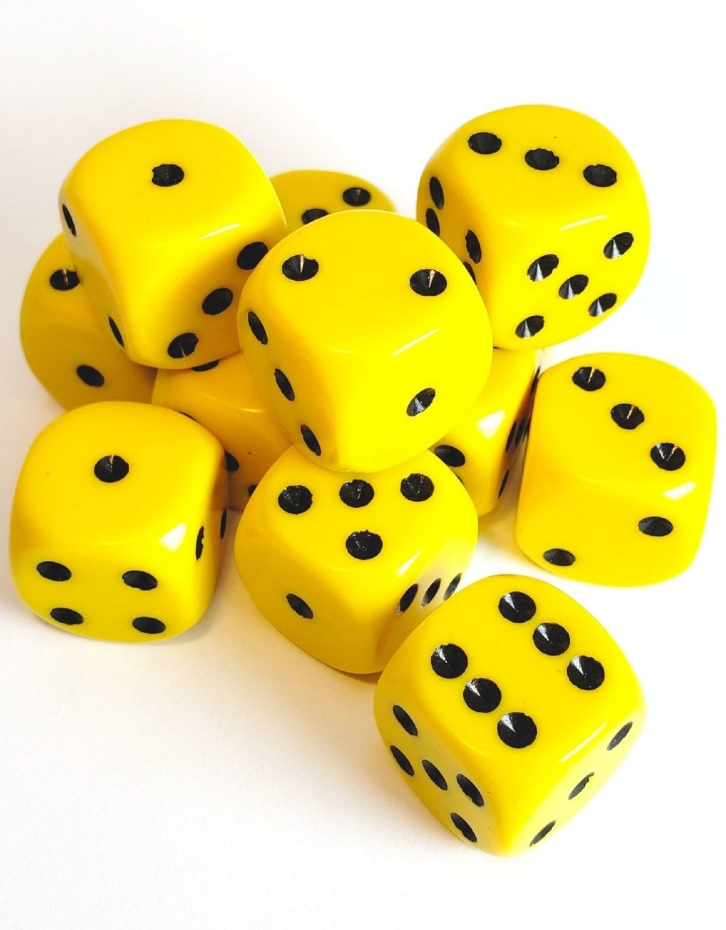 DADOS CHESSEX OPAQUE YELLOW/BLACK D6 16MM   
